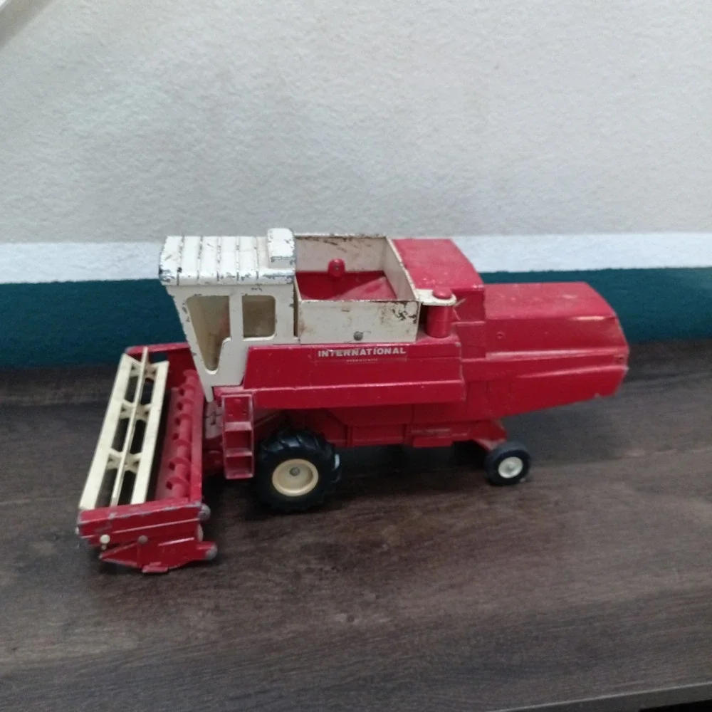 Vintage Ertl International Harvester 915 Hydrostatic Combine 1/20 Diecast USA